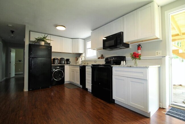 Building Photo - 5 Chambers St