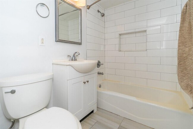 Building Photo - 7 Burdette Pl