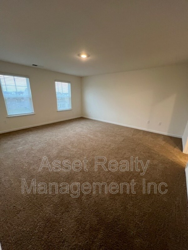 Building Photo - 305 Aspen Dr