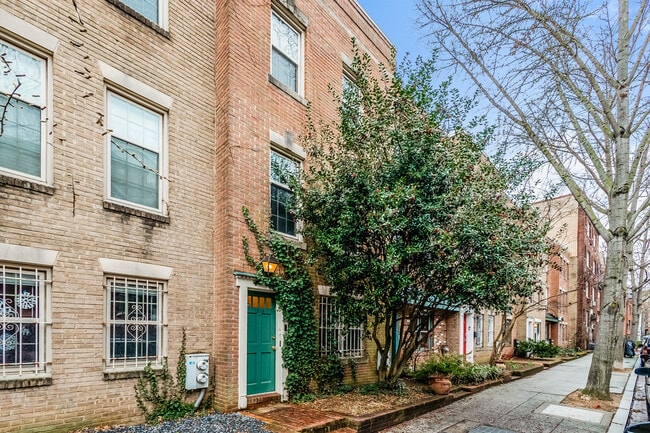 Building Photo - 1804 Swann St NW