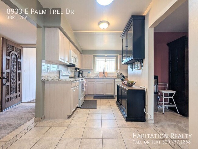 Building Photo - 8933 E Palm Tree Dr