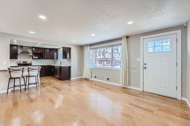 Building Photo - Modern Elegance in West Arvada - Your Drea...