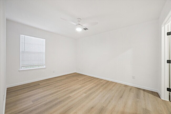 Building Photo - 9206 St Lo Rd