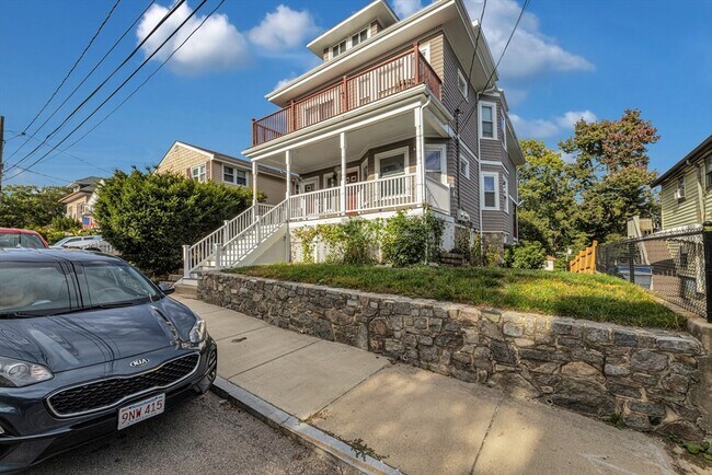 Building Photo - 17 Weymouth Ave