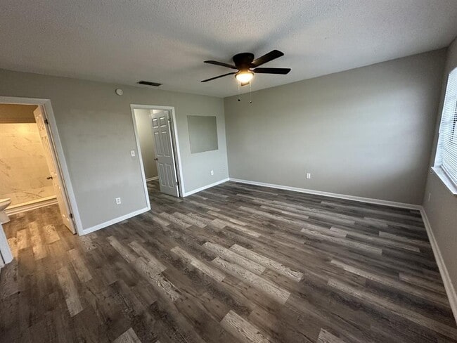 Building Photo - 1108 Country Club Ln