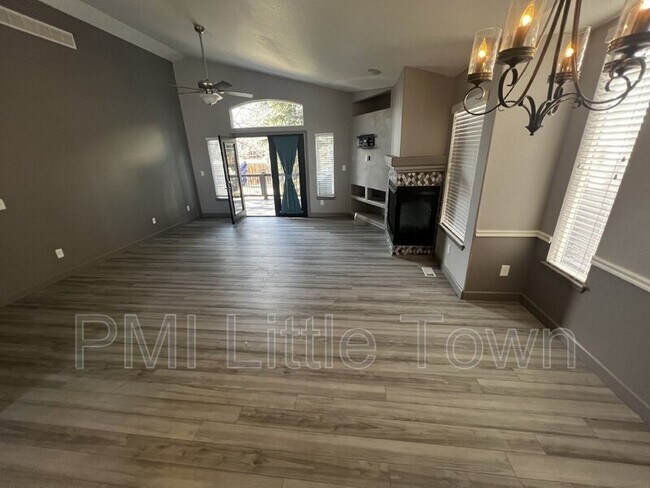 Building Photo - 10647 W Bellwood Pl