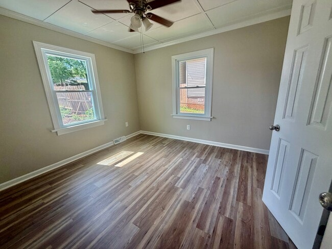 Building Photo - 203 Sunshine Ave