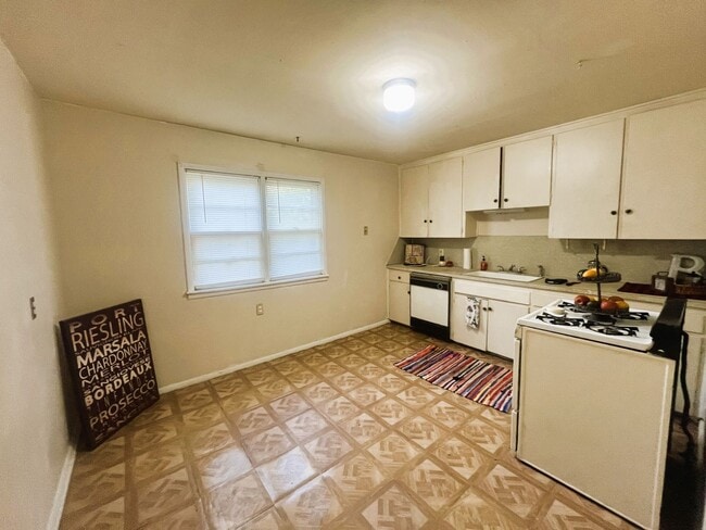 Building Photo - 5216 Foster Dr