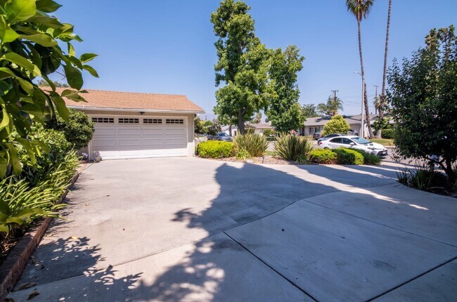 Building Photo - House for Rent in Redlands