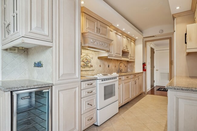 Building Photo - 1 Euclid Ave