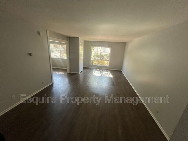 Building Photo - 951 Warwick Ave