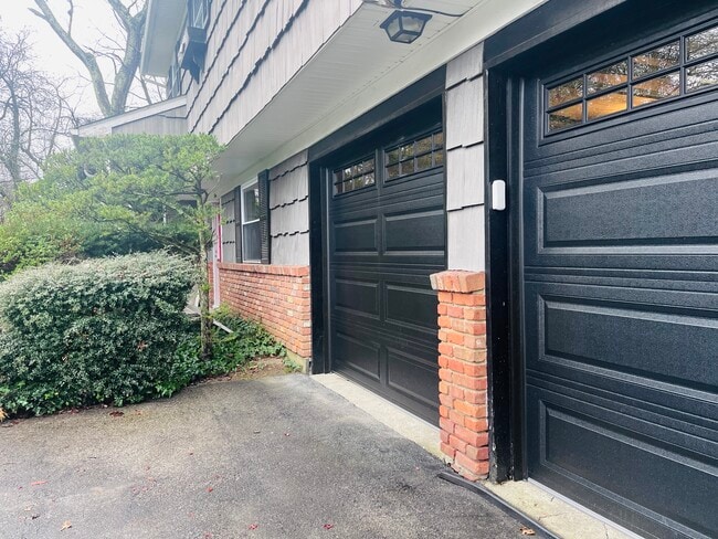 Building Photo - 12 Francine Ct