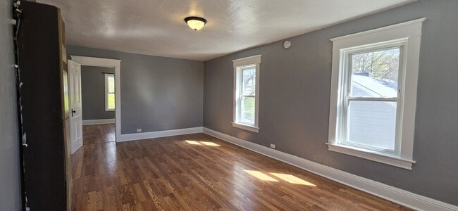 Building Photo - Upper Level One Bedroom Condo in Cadillac