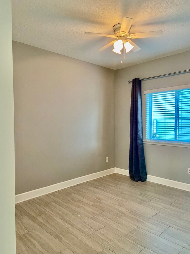 Building Photo - 30 Paradise Valley Dr