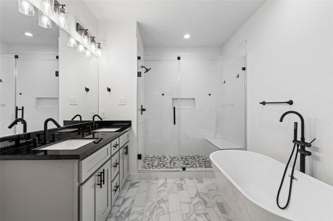 Building Photo - 2213 Lee St