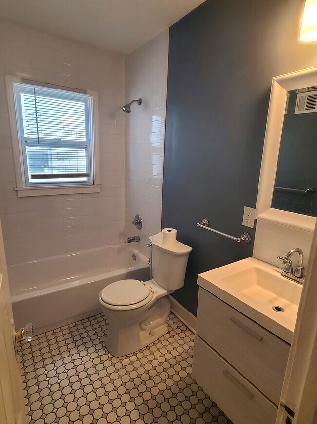 Building Photo - 5830 Paseo Blvd