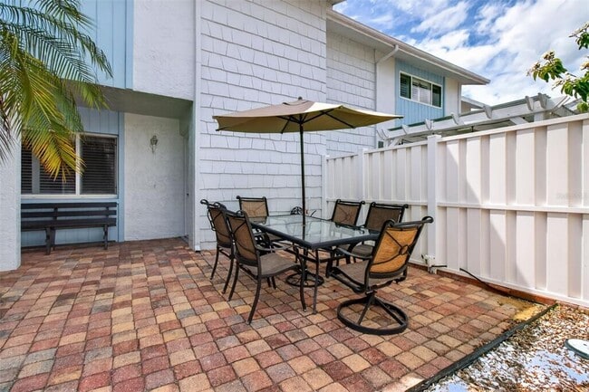 Building Photo - 6660 Cape Hatteras Way NE