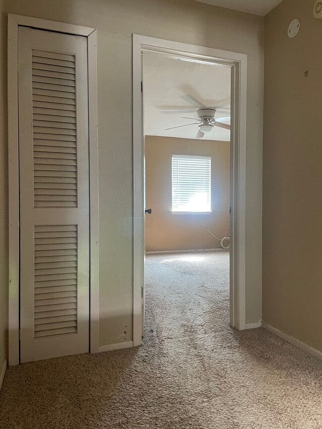 Building Photo - Three Bedroom Two Bathroom Home
