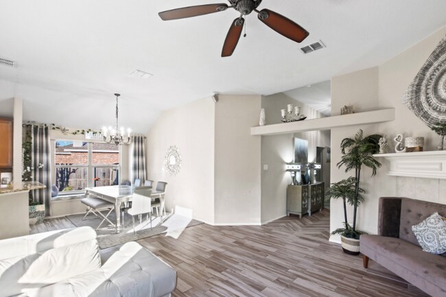 Building Photo - 2697 Redcedar Dr