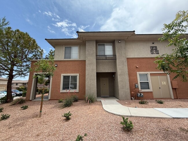 Primary Photo - 813 Peachy Canyon Cir