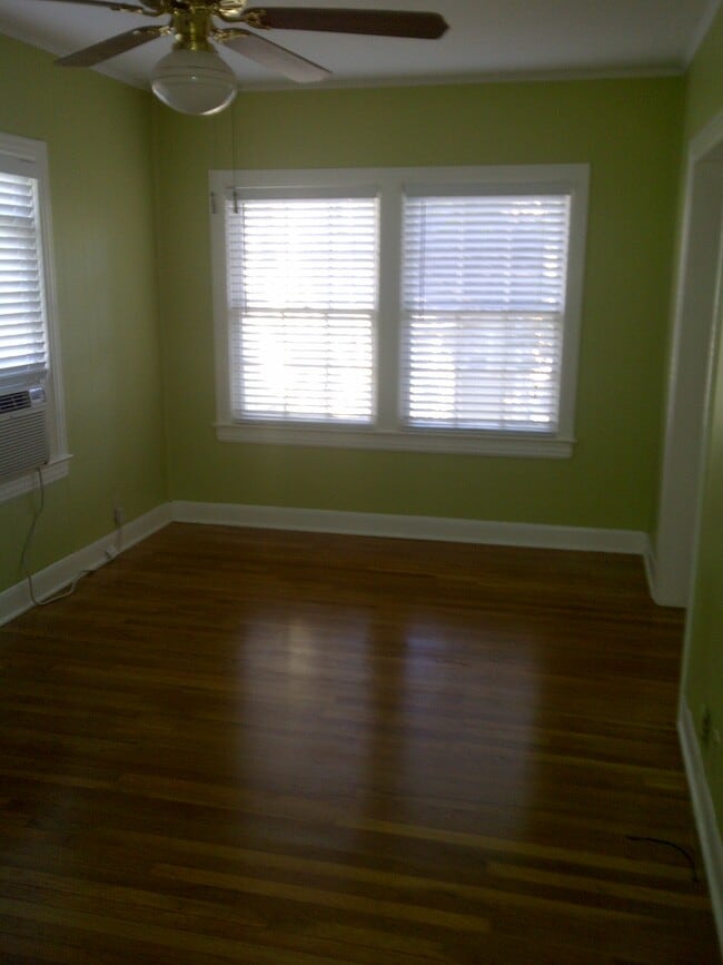 Living - 400 W 4th St