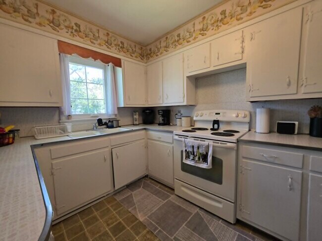 Building Photo - 104 Lee Dr