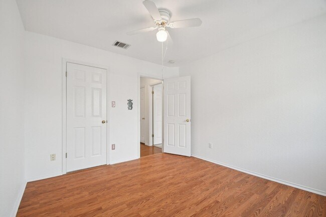 Building Photo - 1300 Leah Ln