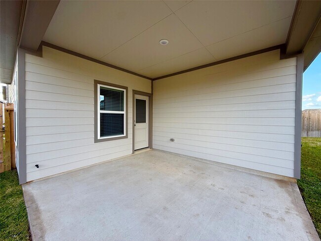 Building Photo - 3914 Flora Fld Dr