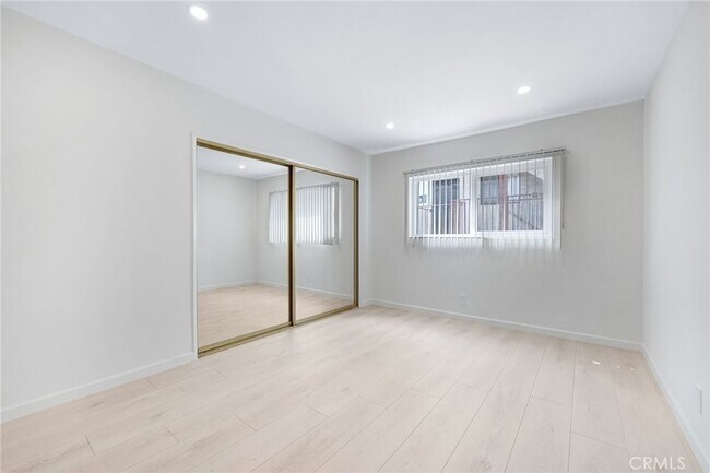 Building Photo - 580 W Stocker St