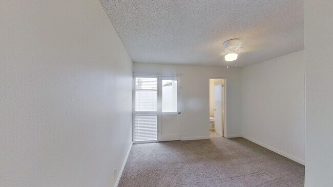 Building Photo - 11014 Paloma Ave