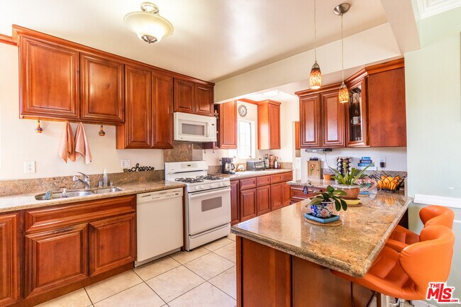 Building Photo - 6445 Tujunga Ave
