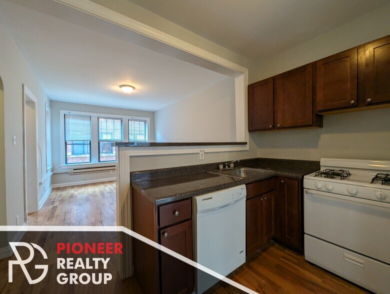 Building Photo - 4407 N Wolcott Ave
