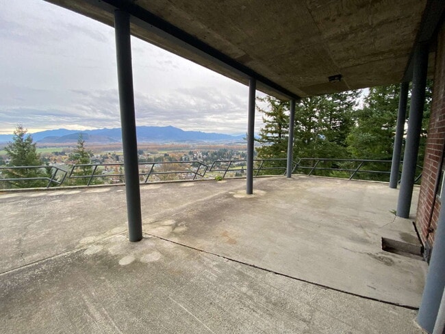 Building Photo - Spacious 2-Bed, 2-Bath Duplex Retreat Over...