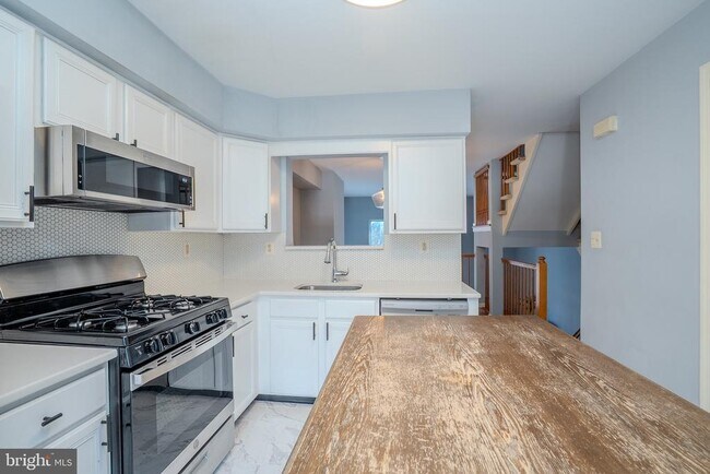 Building Photo - 128 S Barrow Pl