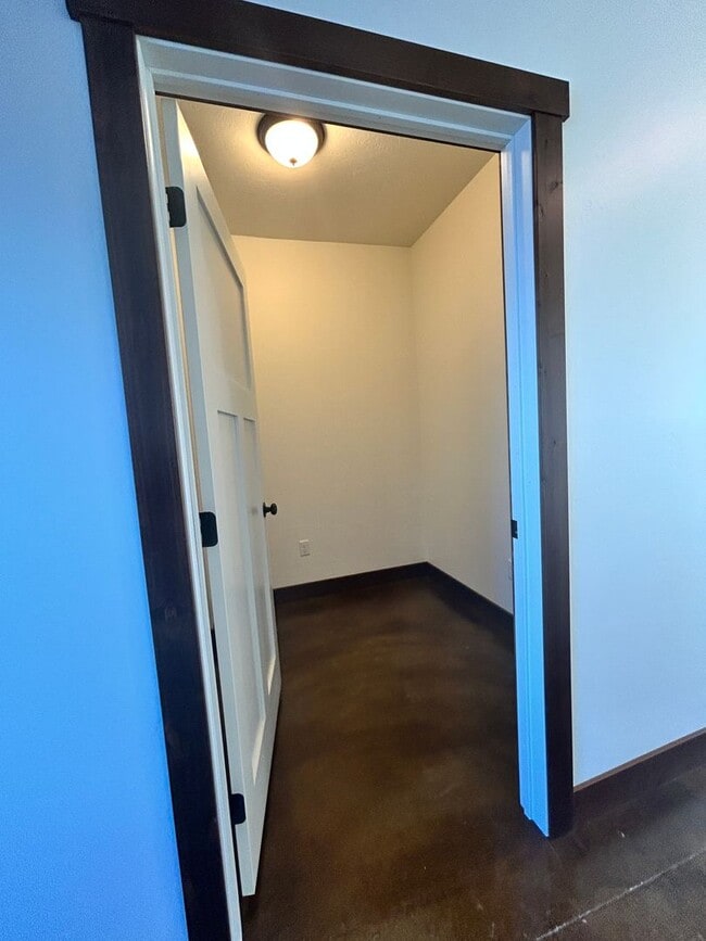 Building Photo - 487 Ashleigh Ln