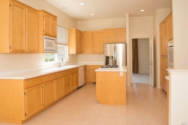 Building Photo - Beautifully Updated 5 Bedroom, 4 Bath Home...