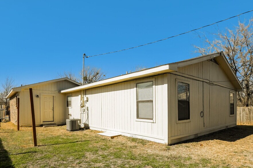 Building Photo - 505 Plainview Dr