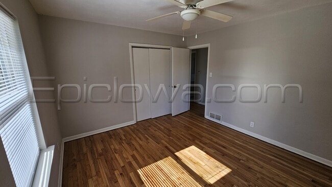 Building Photo - 130 Outlook Dr SW