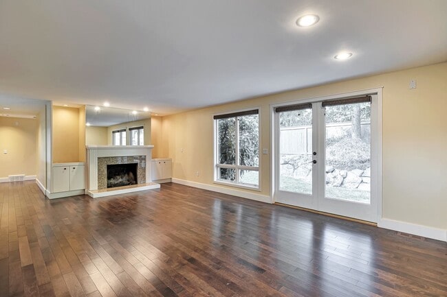 Building Photo - CLICK "REQUEST A TOUR" NOW!