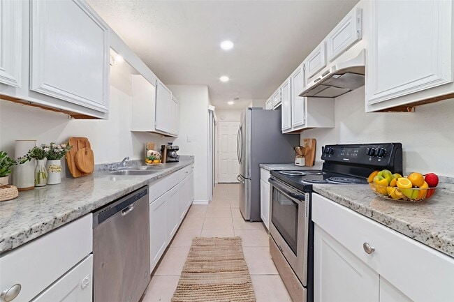 Building Photo - 5711 Longforest Dr