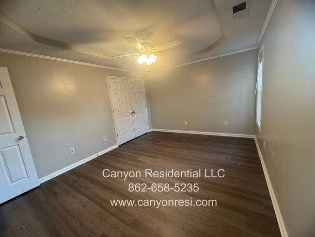 Building Photo - Spacious 3-Bedroom Home for Rent in Raeford
