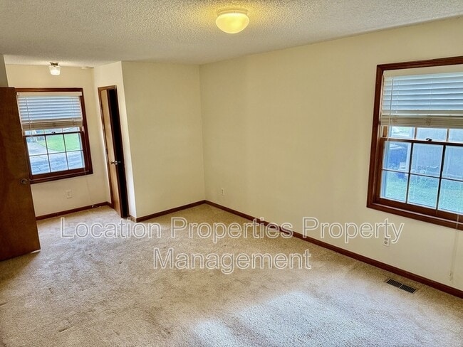 Building Photo - 3619 Lakecrest Ct