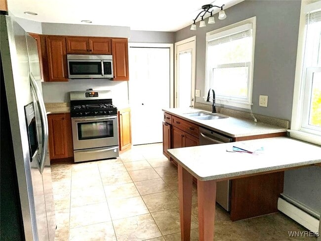 Building Photo - 123 Ava Ln