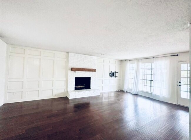 Building Photo - 20211 Salzburg Ln