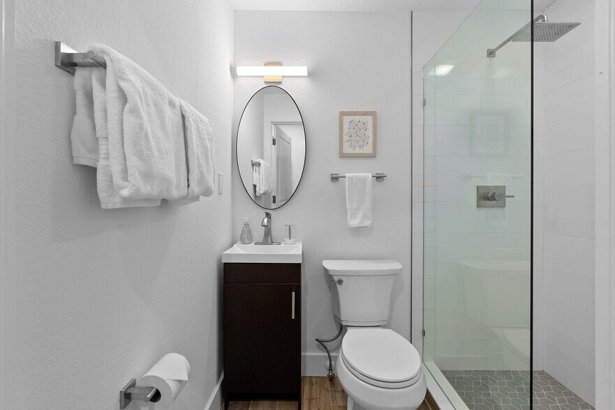 Building Photo - 106 11th St