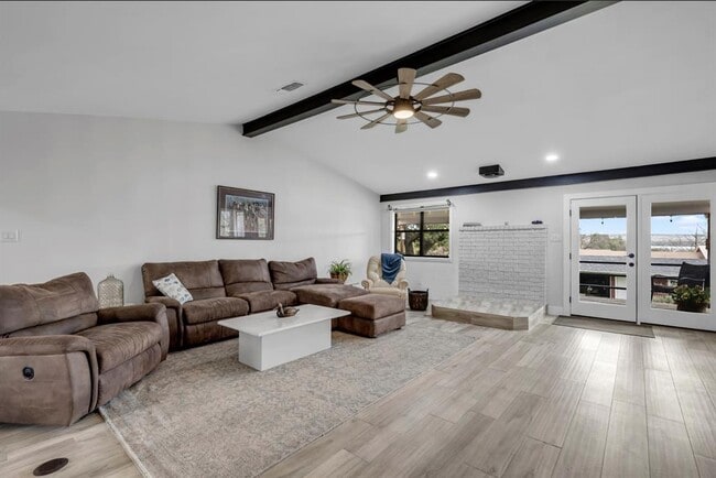 Building Photo - 112 Co Rd 139