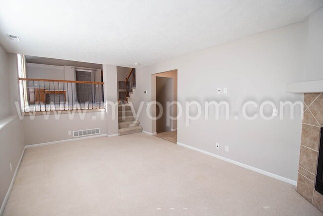 Building Photo - Spacious 3 Bedroom house at 168th and Maple