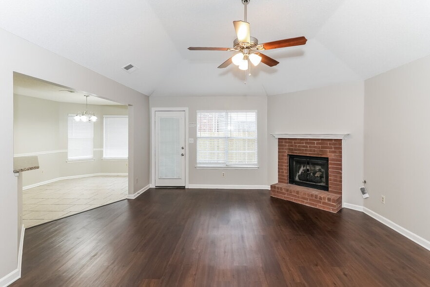 Building Photo - 995 Scofield Dr