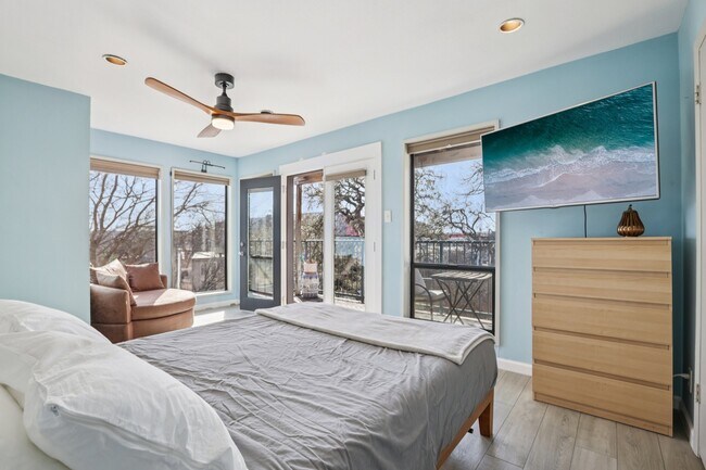 Multiple balconies - 1106 W 6th St