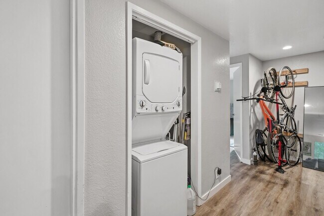 Building Photo - AVAILABLE JULY - 3 Bed / 2 Bath CLOSE TO CAL POLY